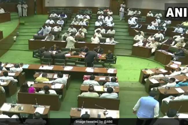 Maharashtra Assembly Ratifies Bill To Extend SC/ST Quota