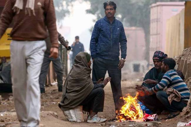 Delhi air quality improves, AQI settles in 'Poor' category; temperature dips to 7.4 degrees Celsius