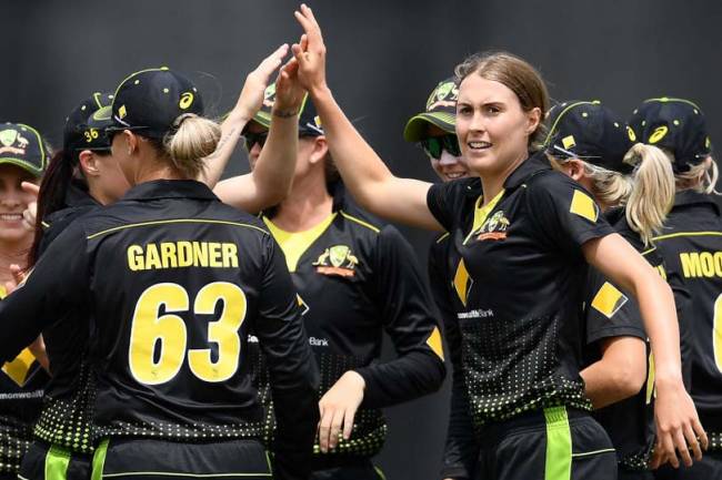 India women vs Australia women T20 tri-series final live: Mandhana departs, India in trouble