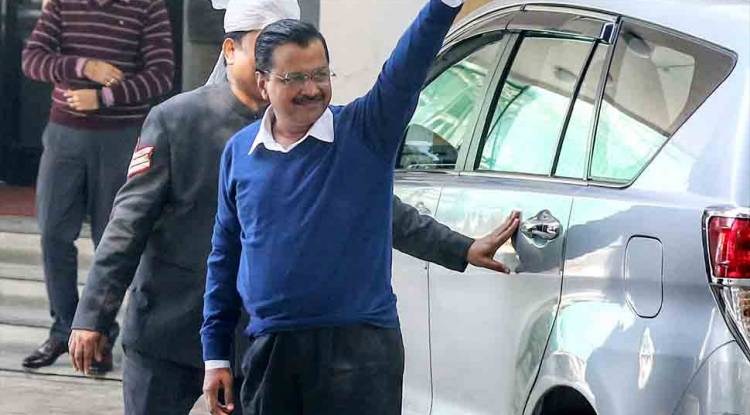 Arvind Kejriwal invites PM Narendra Modi for oath-taking ceremony at Delhi's Ramlila Ground