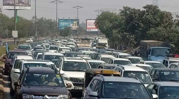 Good news for single car drivers! Now, wearing mask not compulsory in Delhi