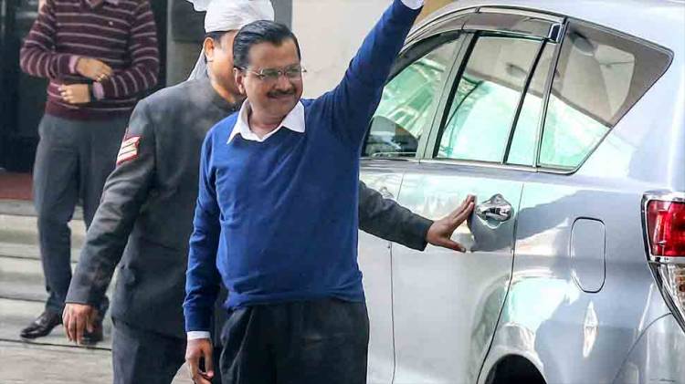 Arvind Kejriwal invites PM Narendra Modi for oath-taking ceremony at Delhi's Ramlila Ground